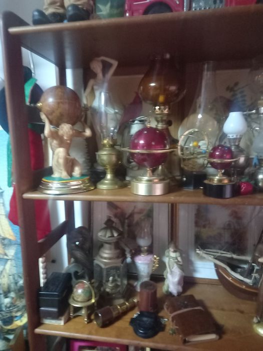 Antiguidades e velharias.