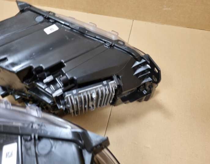 Volvo XC40 EX40 C40 Фари передні EU Mid Led Full Led Дорестайл