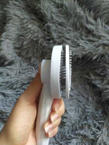 Расческа для вычесывания шерсти кошек и собак Variety Magic Comb Белый