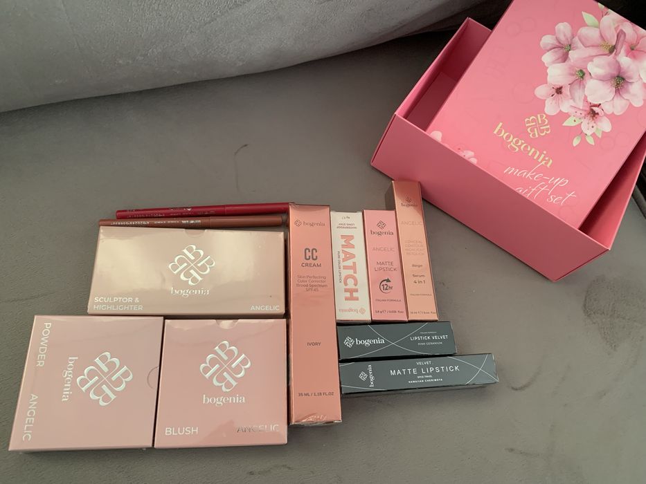 Бокс з косметикою