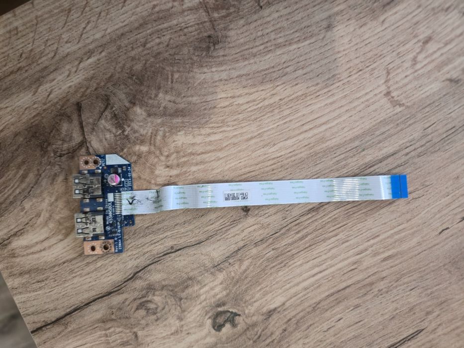 Porty usb Acer E5-572 series