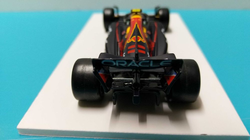 Red Bull RB18 #11 Perez - Mundial Fórmula 1 2022 - Miniatura 1/43