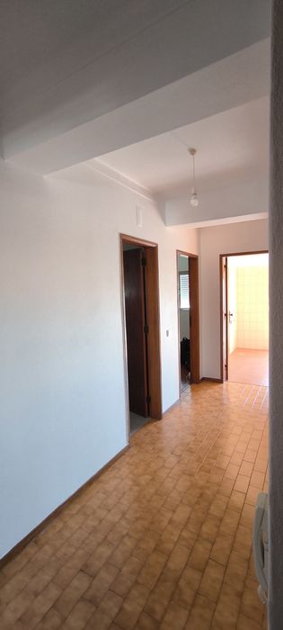 Alugo Apartamento T2  - Estação Parque de Exposições, Lousã