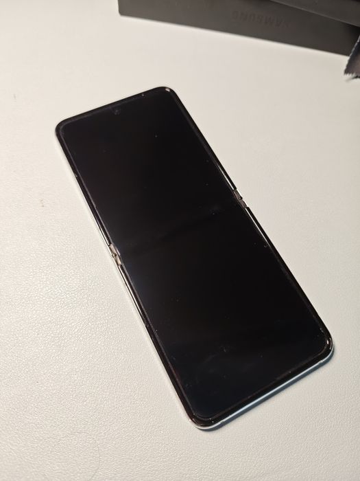 Samsung Z Flip 5 256gb + capa Burga