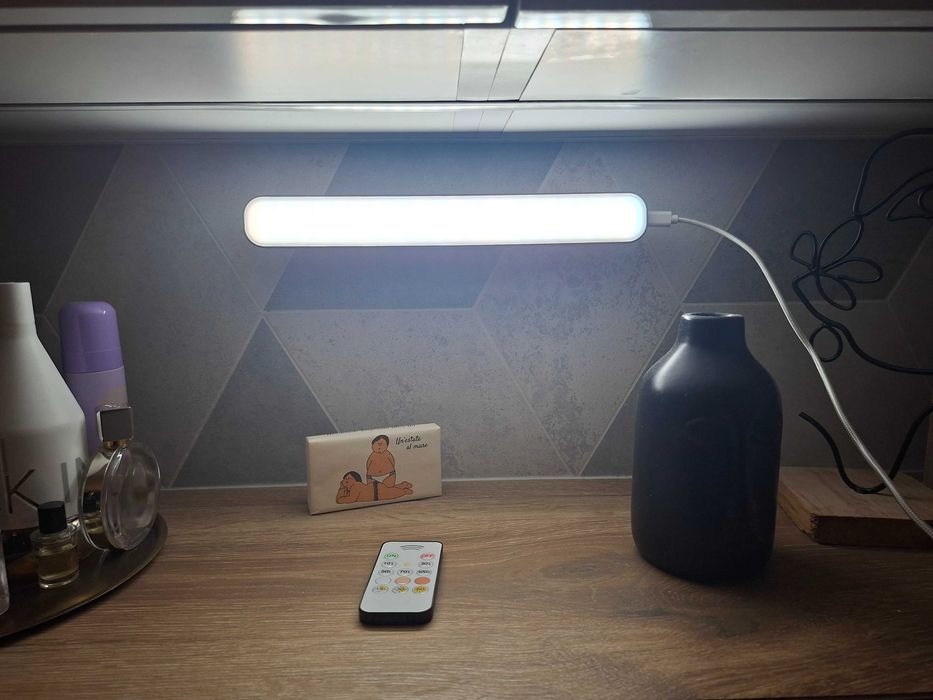 Lampka LED 5W z pilotem Willed do szafki i lustra