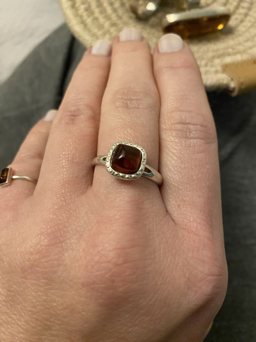 Pierścionek z bursztynem