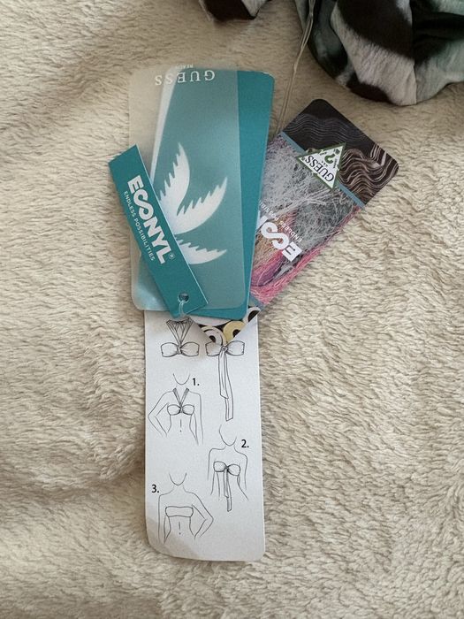 Gora stroju kąpielowego Guess