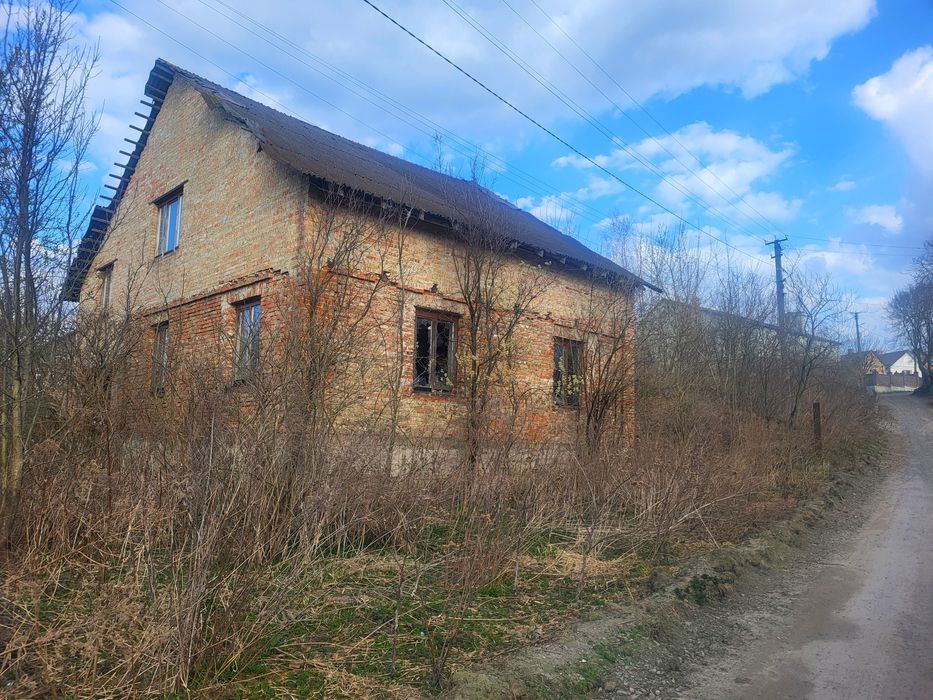 Продам будинок з великою ділянкою