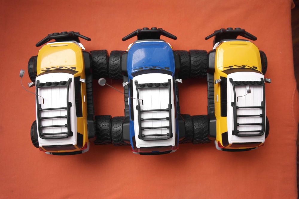 Машина на радиоуправлении Auldey Toyota FJ Cruiser 1:28