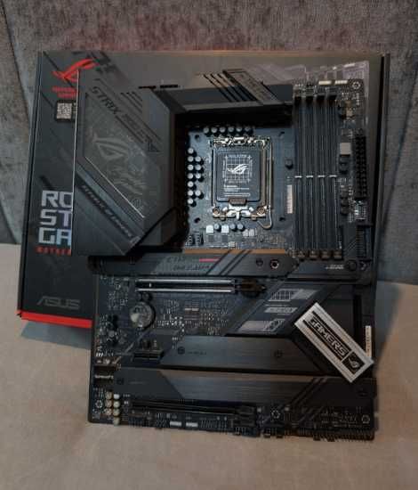 ASUS ROG Strix Z690-F Gaming WiFi | Excelente estado