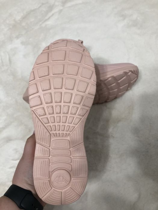 Różowe sneakersy Kappa