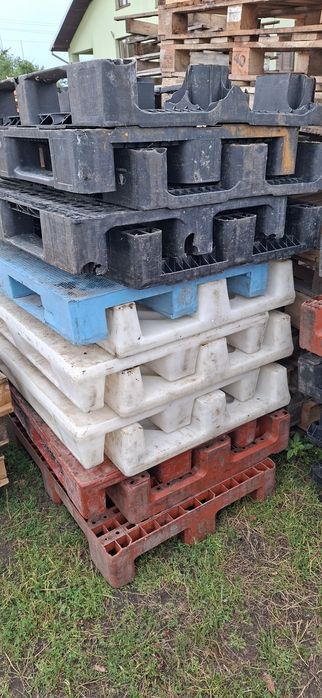 Palety plastikowe 120x80 w dobrym stanie