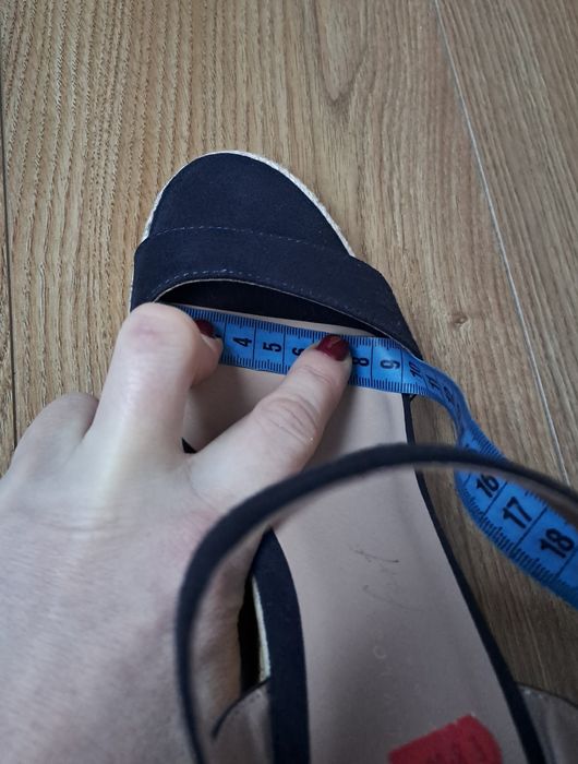 Синие женские босоножки на платформе