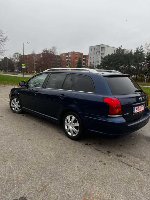 Toyota avensis 2005 2.0 дизель
