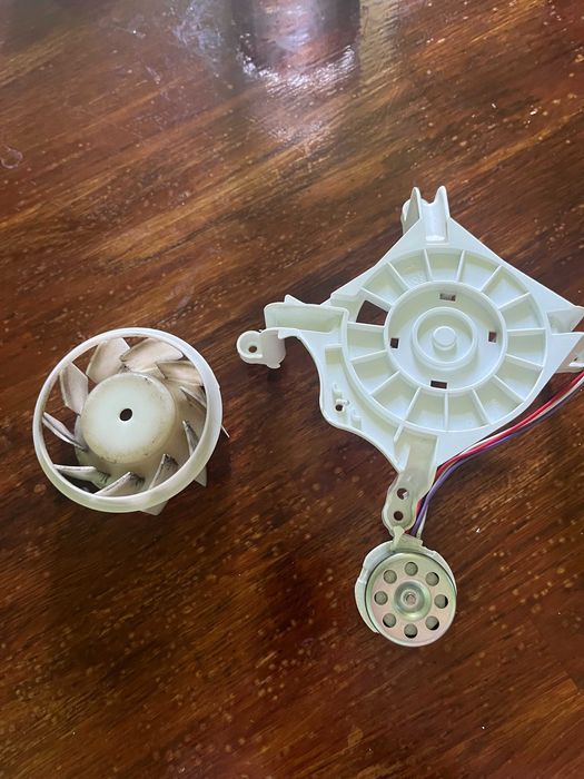Продам крильчатку вентилятора на холодильник Whirpool