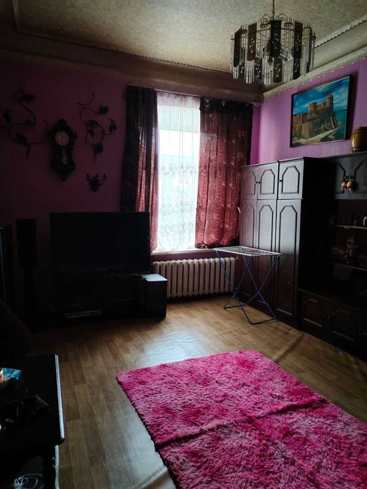 Продам 5-ком квартиру 170 м2, ул. Дмитриевская, 2 этаж, жилое сост, можно под офис)