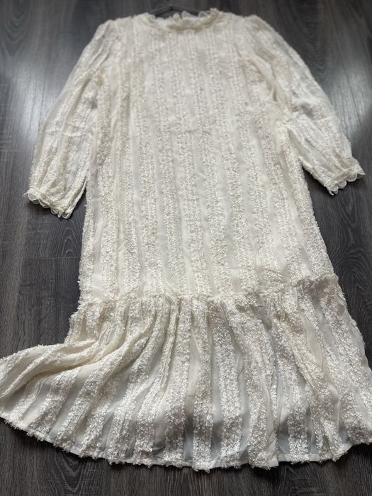 Святкова молочна  сукня