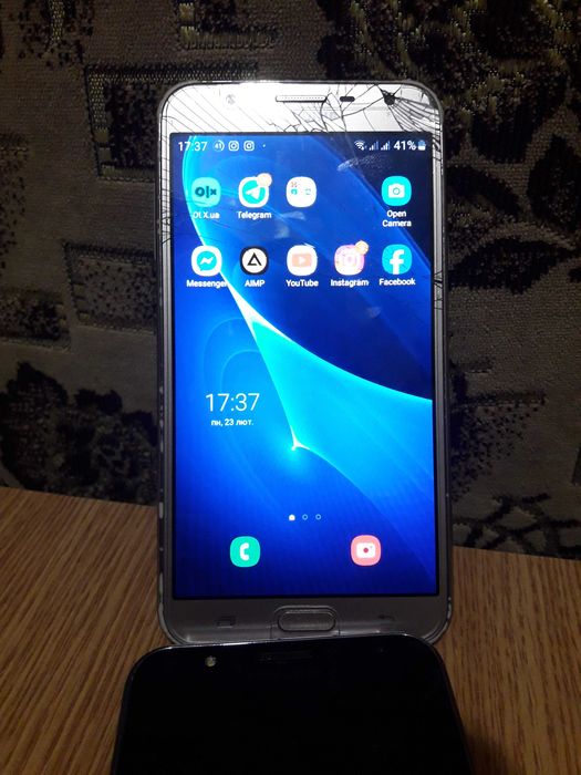 2Телефони Samsung Galaxy J7 Neo J701F