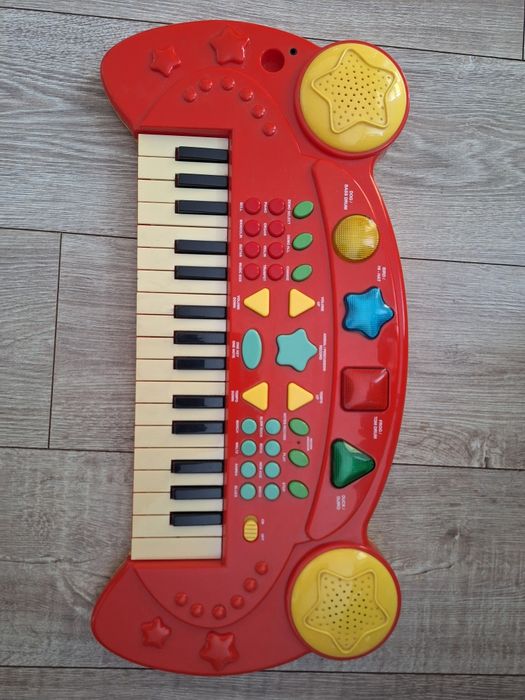 Keyboard z krzesełkiem