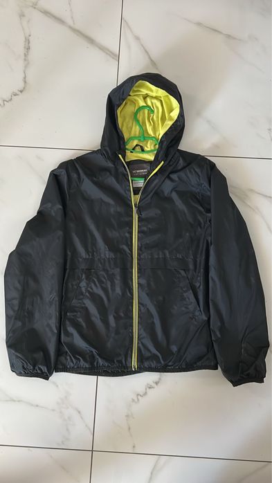 Куртка вітровка.