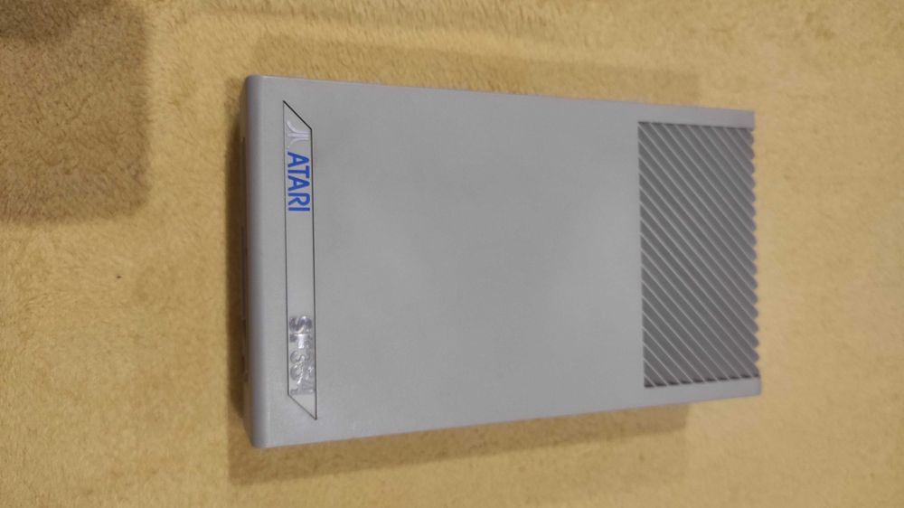 Stacja dyskietek Atari SF 354 w ładnym stanie -do Atari ST