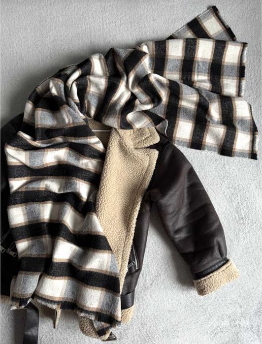 Великий об'ємний шарф у клітинку, смужку