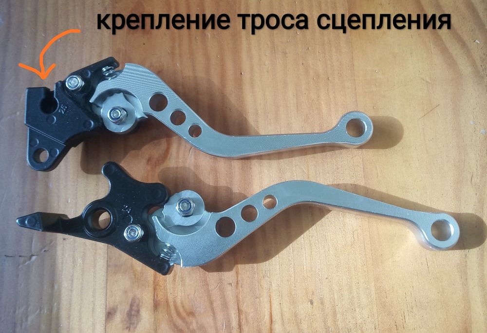 Рычаги мотоцикла, курки тормоза и сцепления, универсальные ручки руля