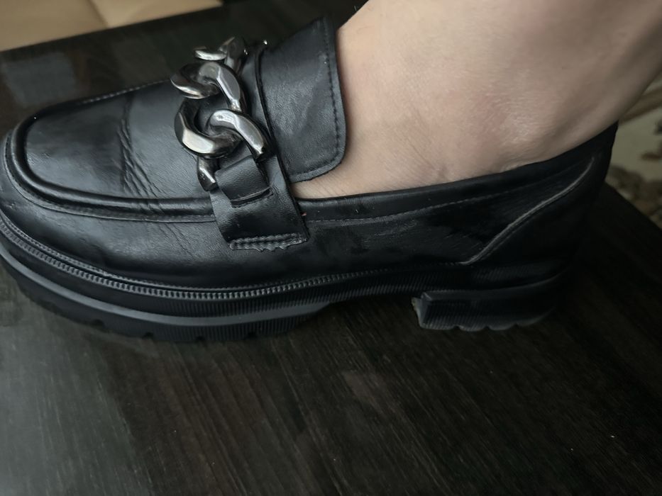 Лофери чорного кольору