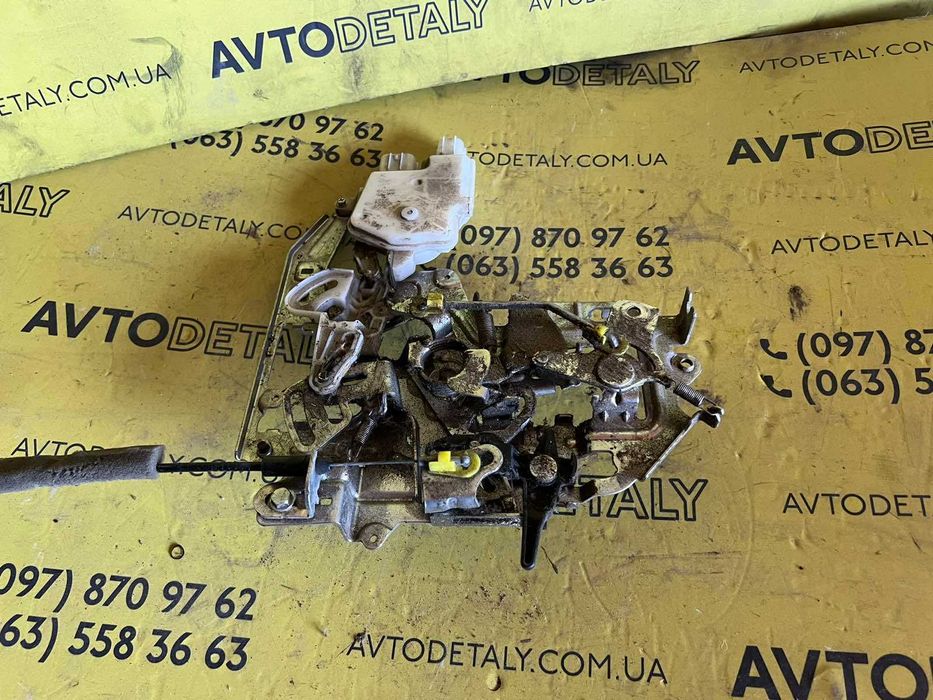 Замок бічних зсувних правих дверей Renault Master III 8200766631