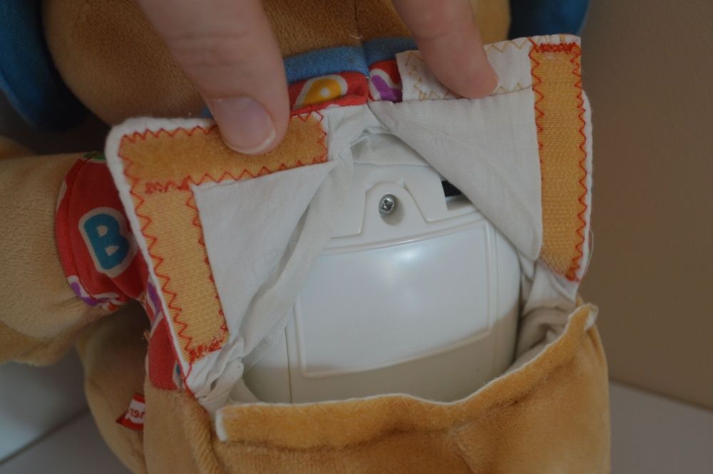 Interaktywny piesek od Fisher price