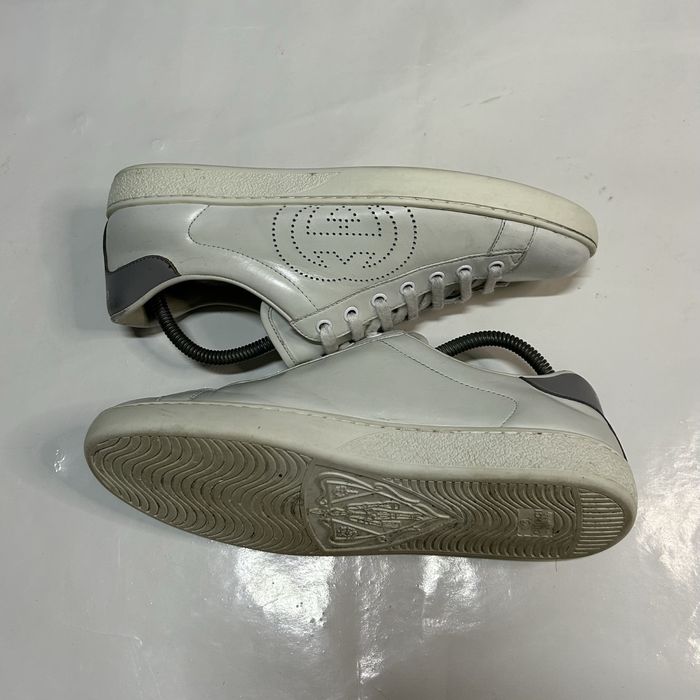 Białe skórzane sneakersy Gucci Ace Interlocking G