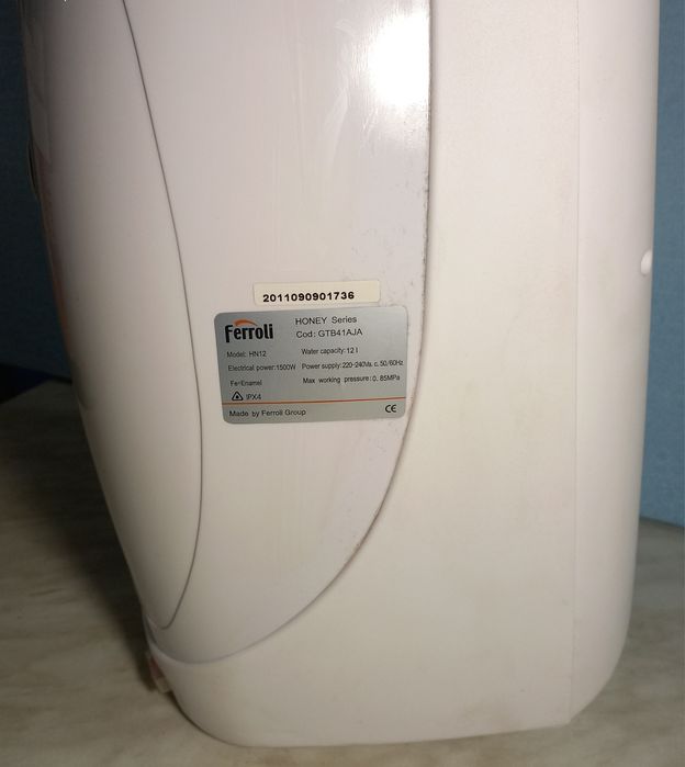 Продам електричний однофазний бойлер на 12л