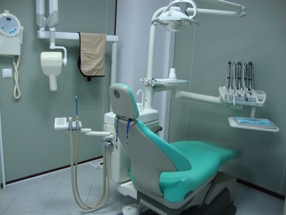 Clínica Dentária em Funcionamento Disponível para Transmissão Laranjeiro – Almada