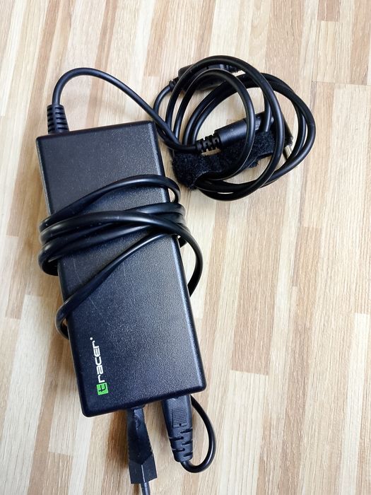 Zasilacz do laptopa