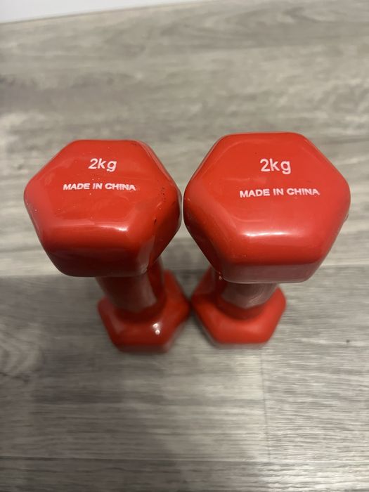 Продам гантели 2 кг