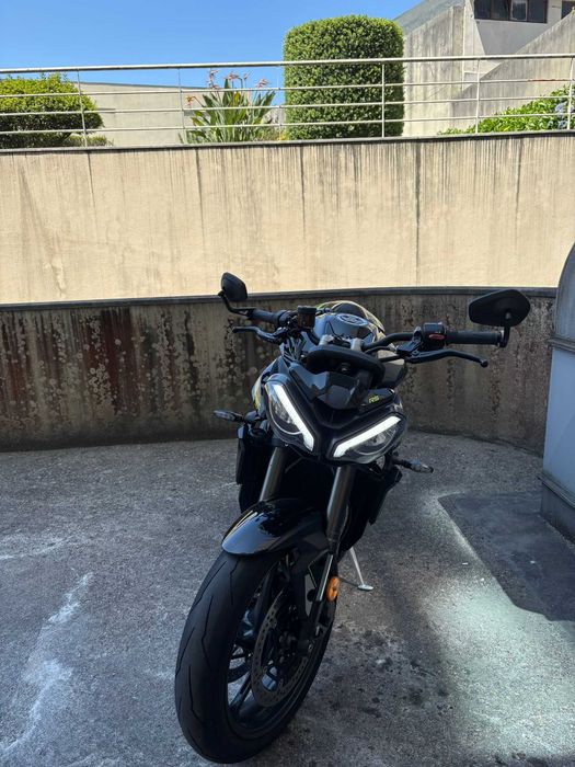Triumph Street triple 765 rs 2024 Phanton Black, SC Project