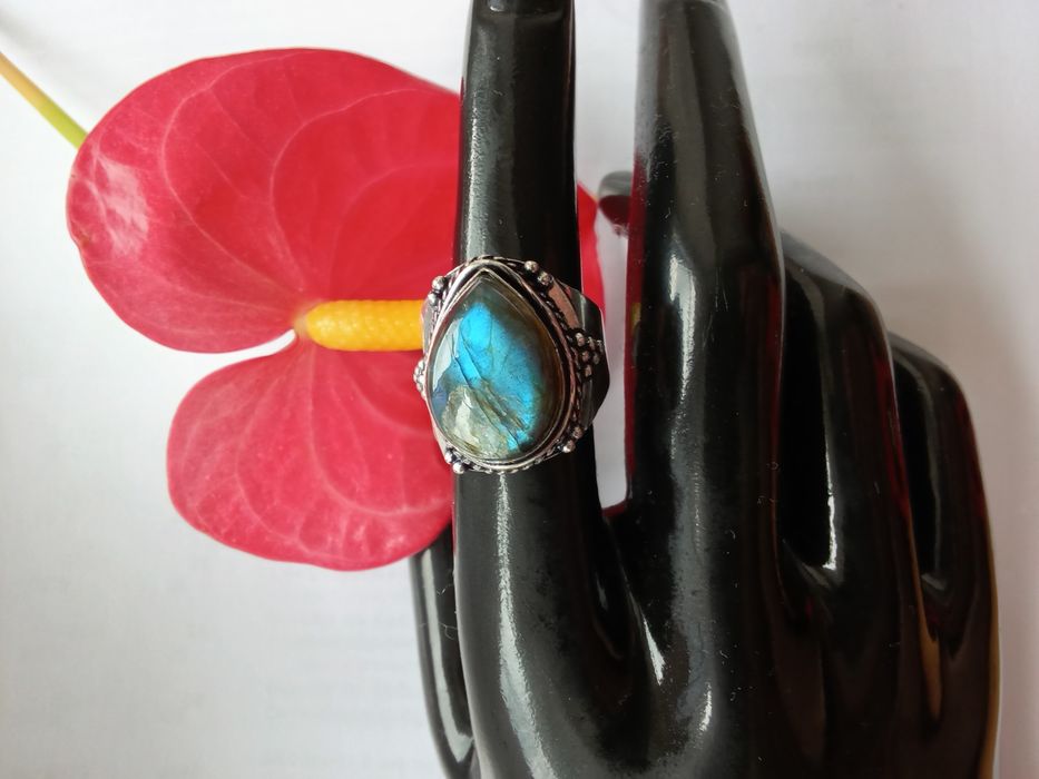 Anel Artesanal com Labradorite   Elegância Única e Sem Género