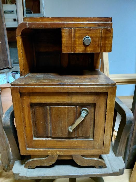 Mesa cabeceira peniqueira