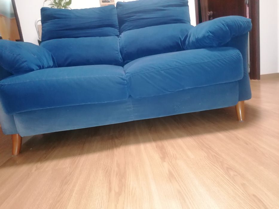 Sofá de 2 lugares azul