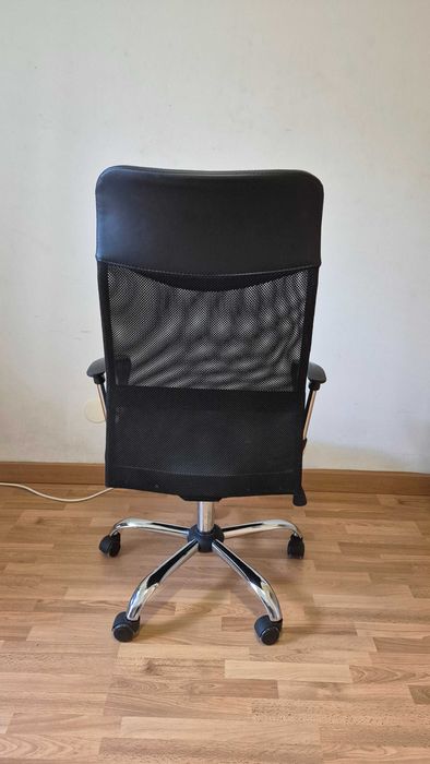 Cadeira de escritório JYSK como nova