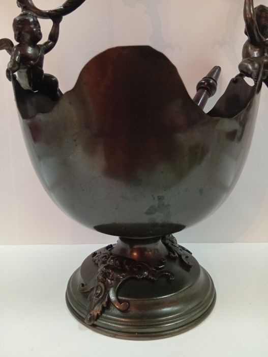 Balde em bronze com aspressorio