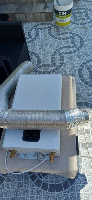 Esquentador a Gás Ariston e 2 garrafas de gás Grandes.