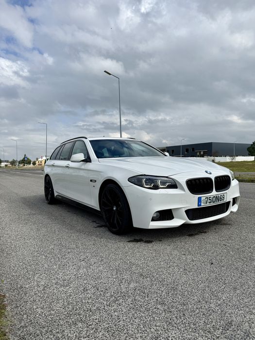 BMW 520d Pack M, 184cv, Tecto Panorâmico, Jantes 20”, Faróis LED