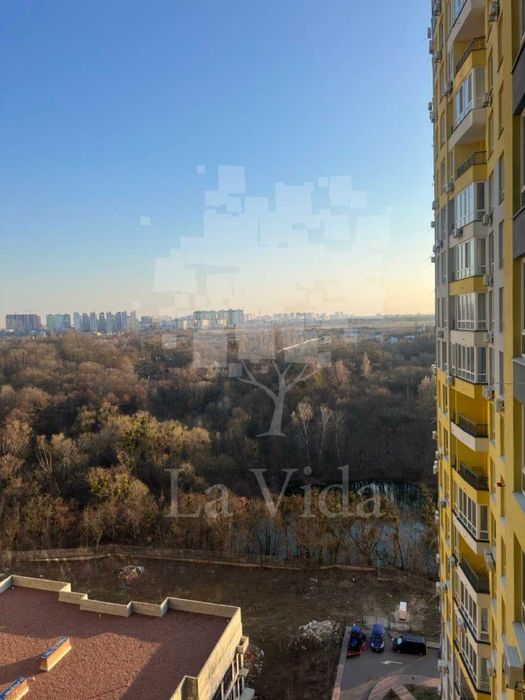Трикімнатна квратира в ЖК Медовий