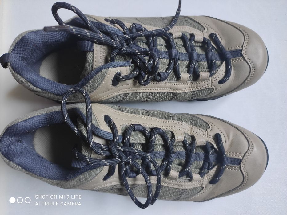 Кросівки 39-го розміру