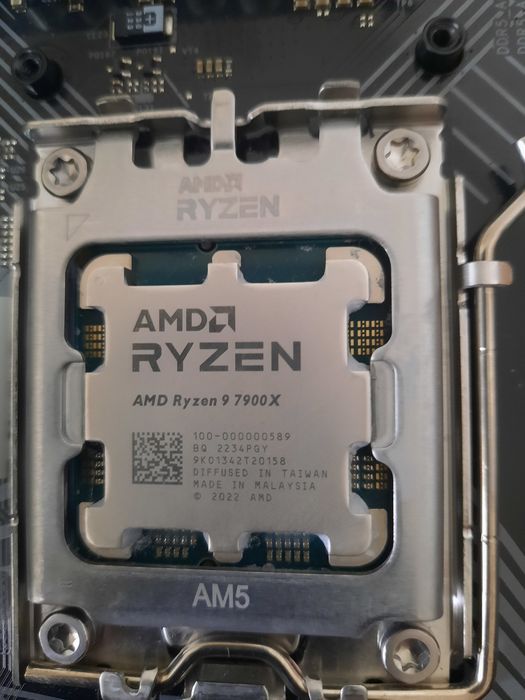 Ryzen 9 7900X і Asrock B650 PG LIGHTNING