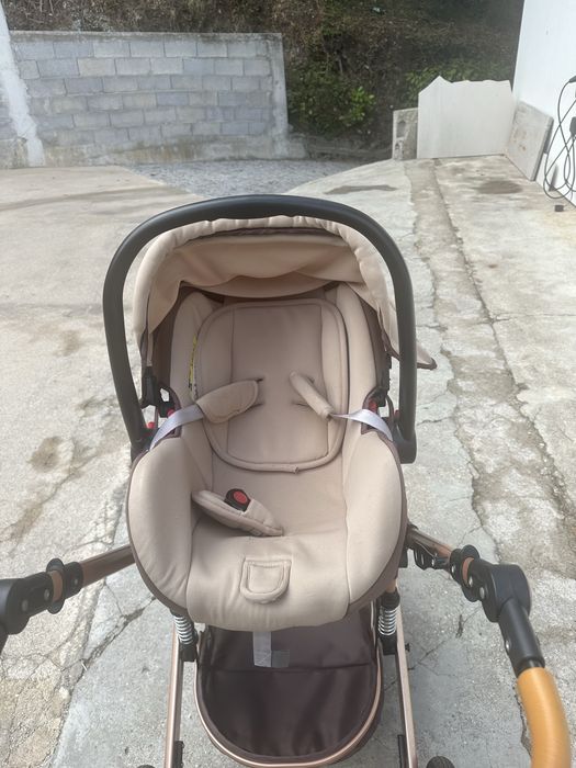 Carrinho de bebé - alcofa conversível  em assento