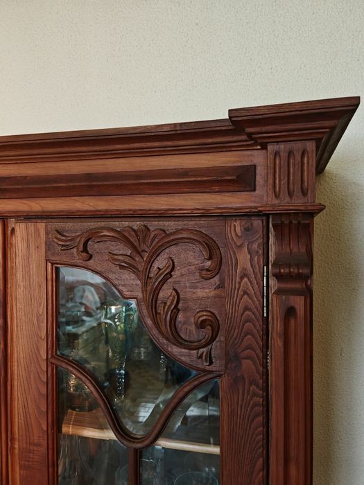 Conjunto de móveis de sala de jantar em castanho mogno maciço antigo