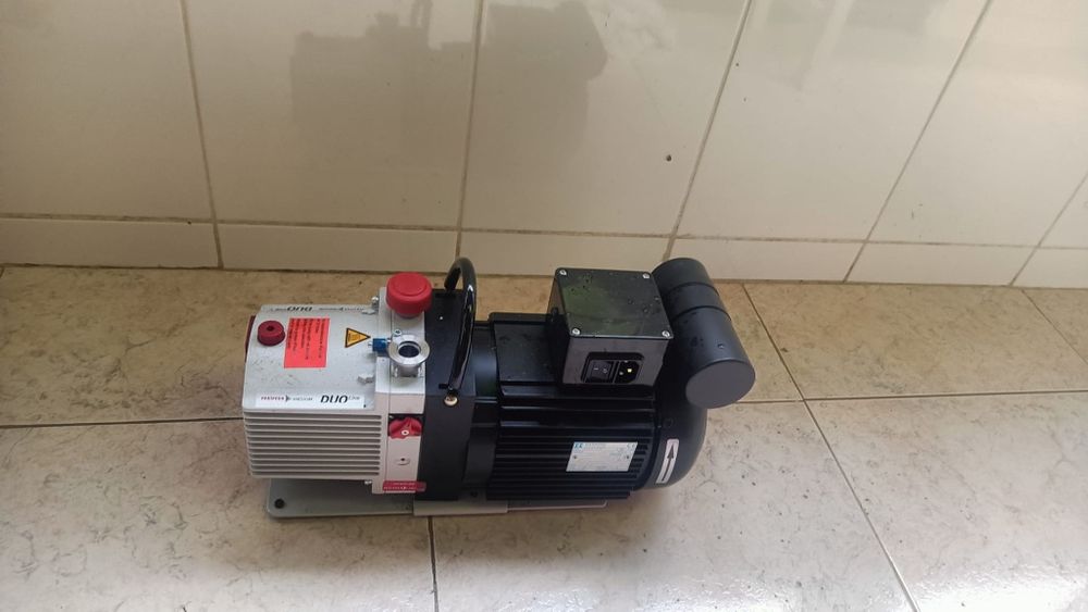Motor novo nunca foi usado pfeiffer vacuum Duo Line