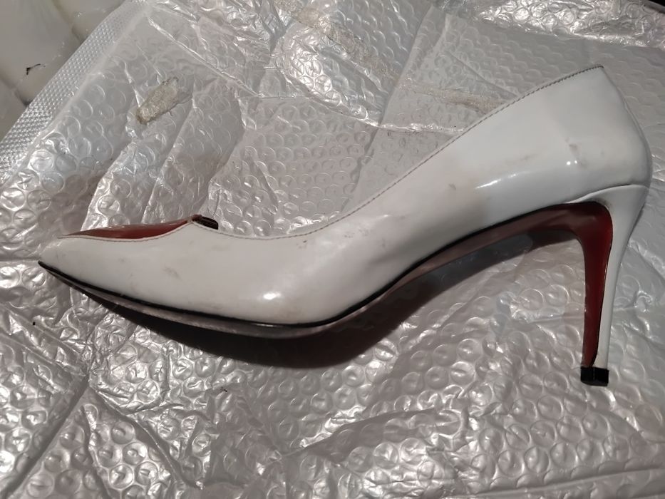 Buty z serduszkiem białe 40
